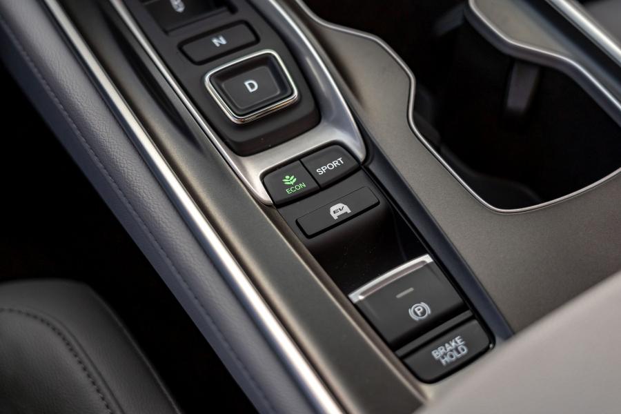 Детали интерьера Honda Accord Touring Hybrid 2017 года  (NA) (фото 162 из 170)